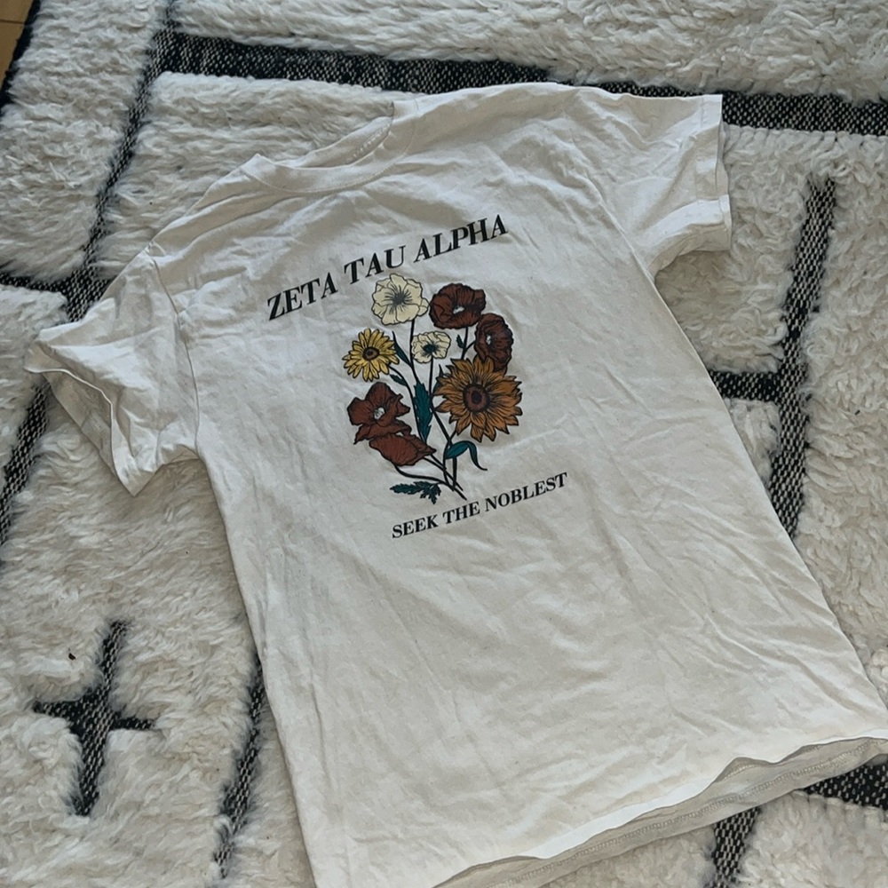 Zeta Tau Alpha Flower Shirt NWOT